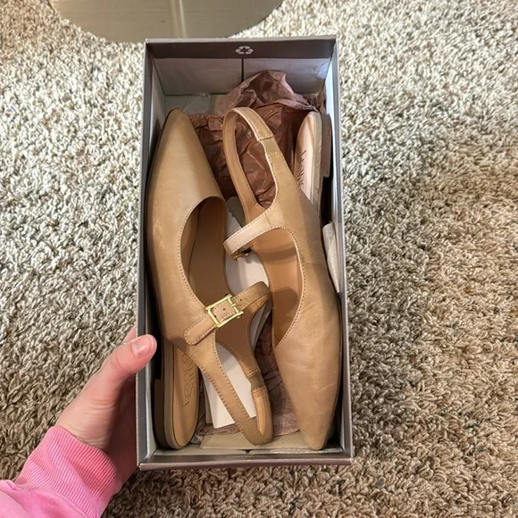 Franco Sarto Saundra Taupe Le Point Toe Flats - Picture 9 of 9